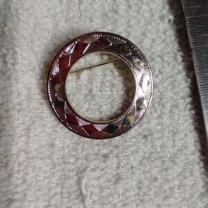 Silvertone round decorative brooch approx. 1.25